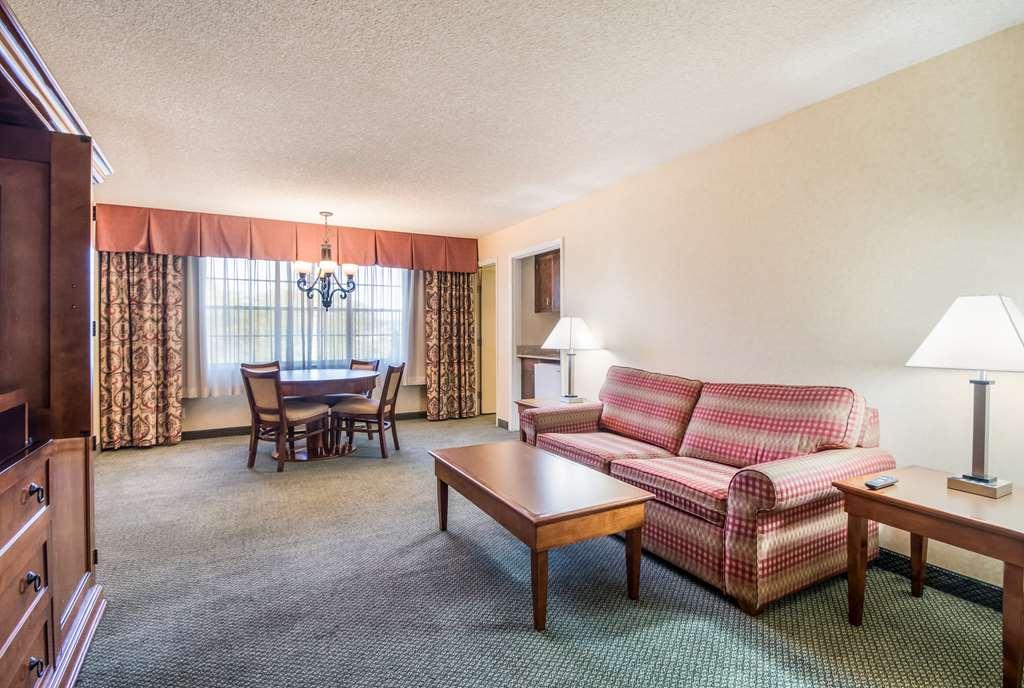 Red Lion Airport Hotel 3*