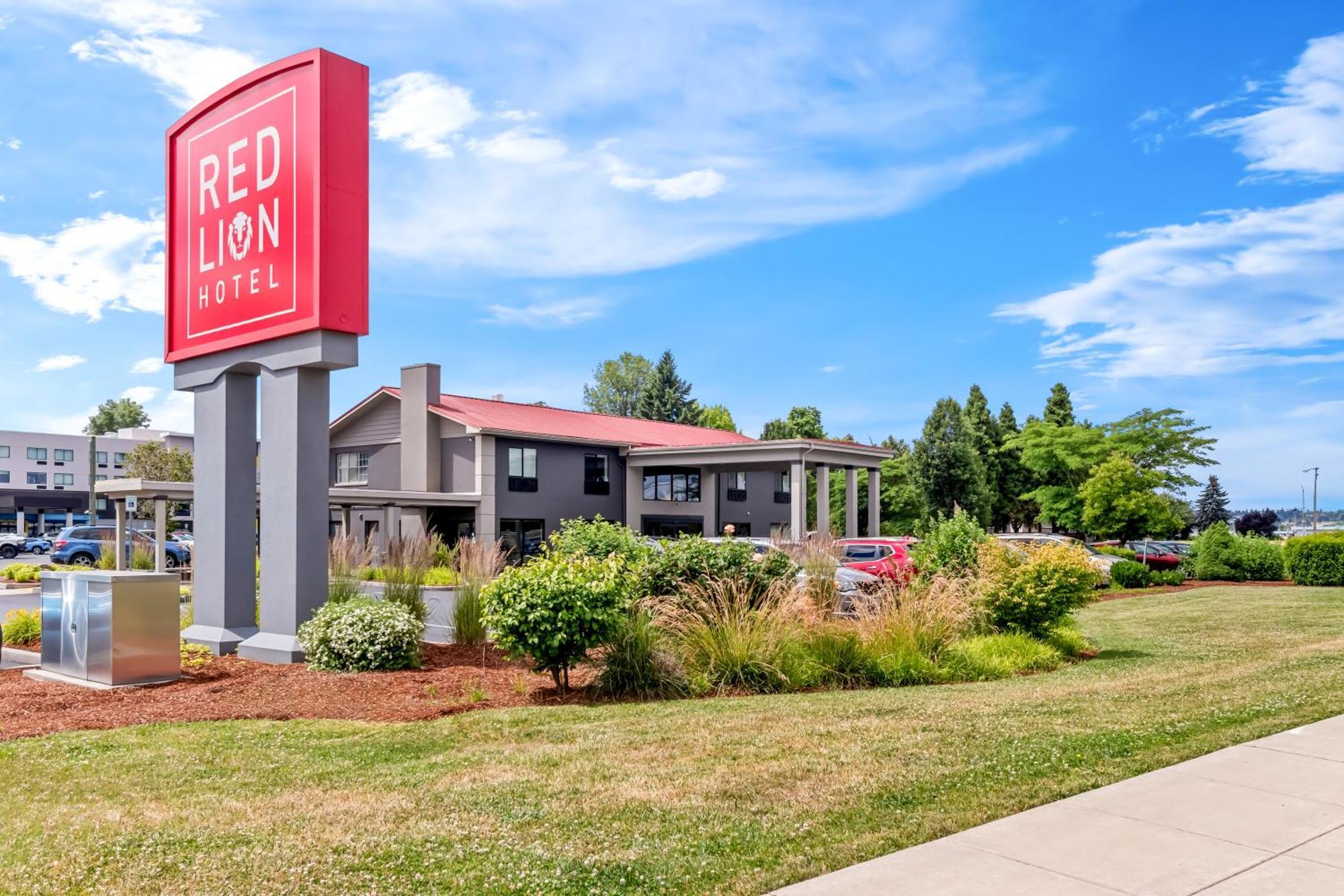 Hotel Red Lion Airport 3*
