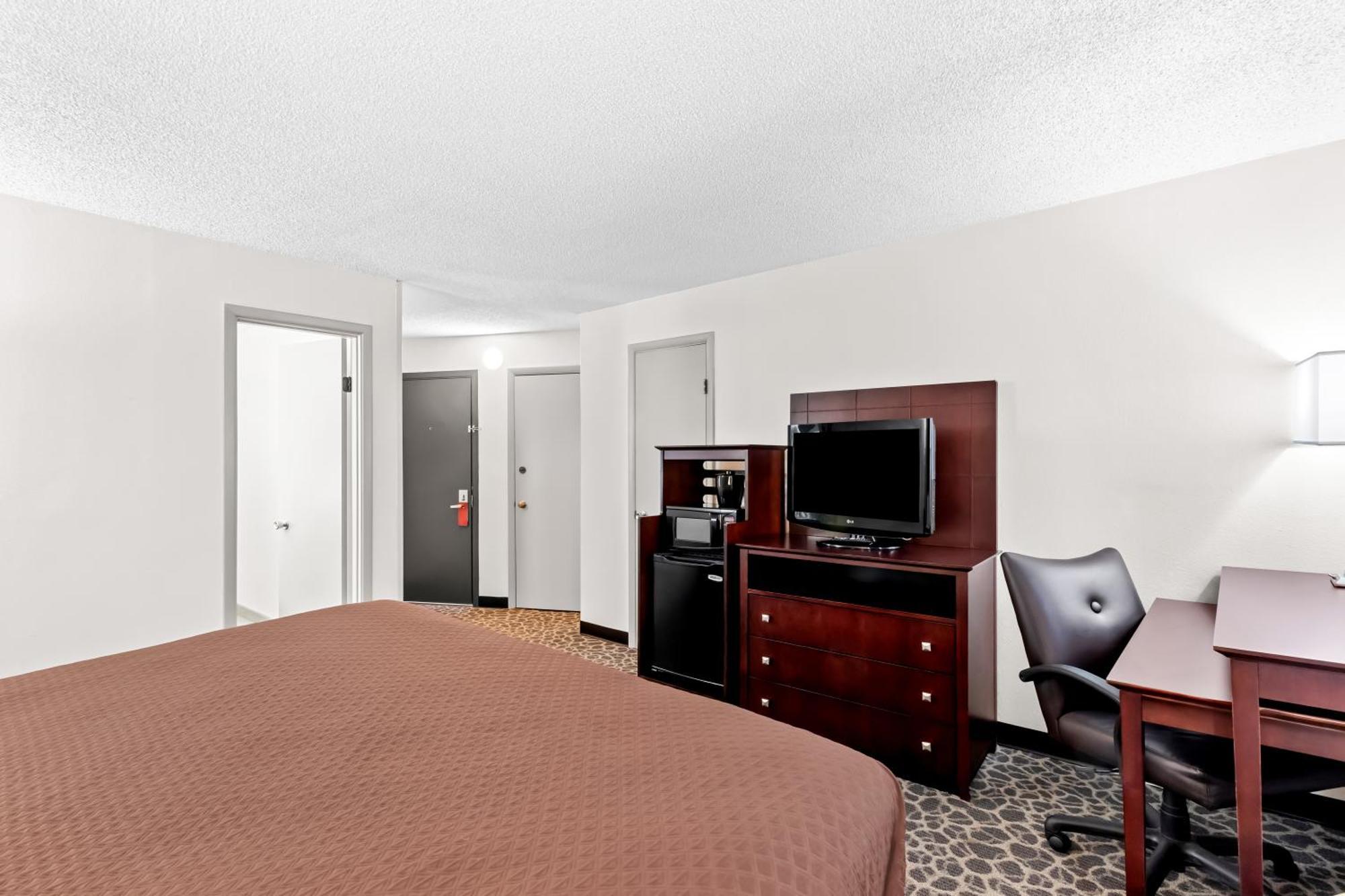 Hotel Red Lion Airport 3*