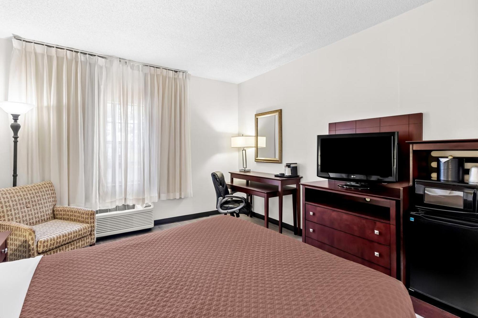 Red Lion Airport Hotel 3*